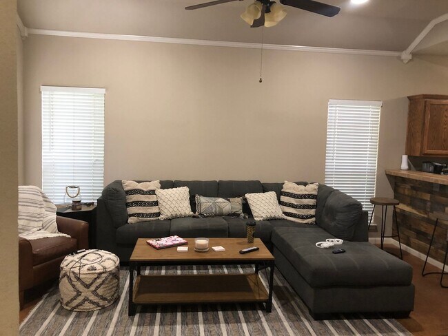 Building Photo - Charming 4/3 House Near Baylor!