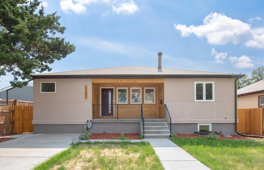 Building Photo - Striking Columbia Heights home near Berkeley Lake Park