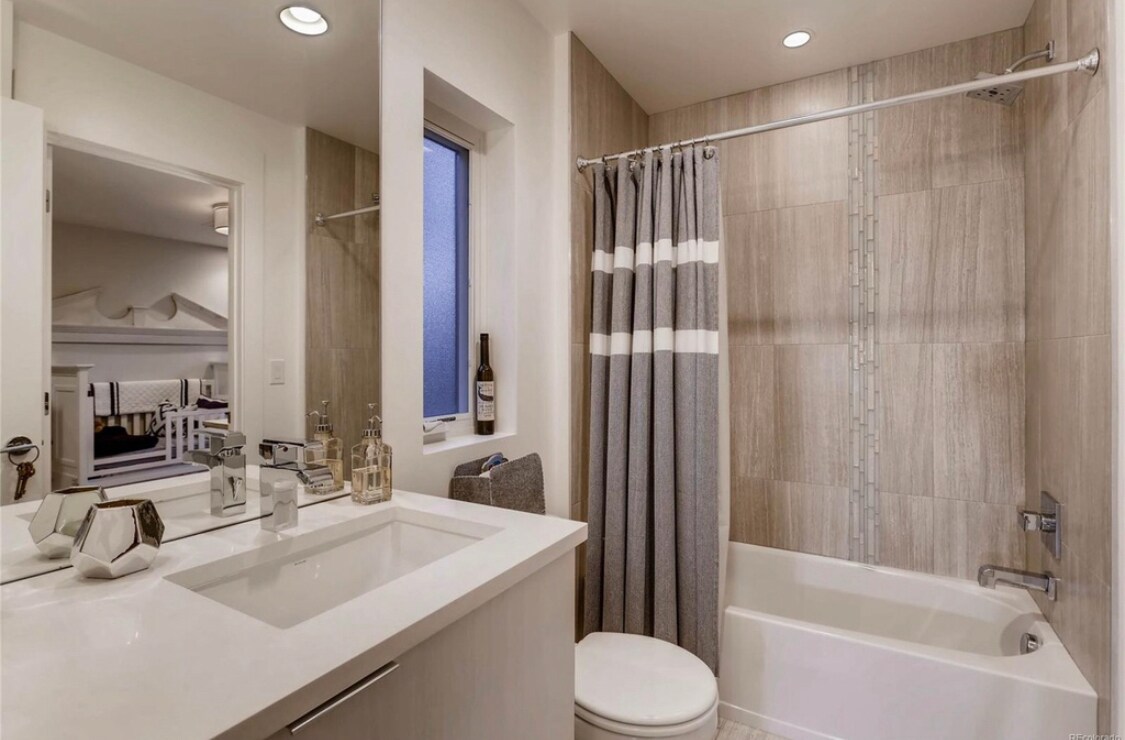 Building Photo - 3528 Stuart St