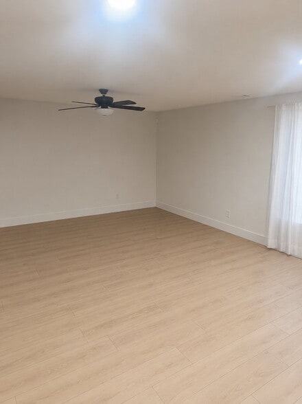 Building Photo - 2372 Lakewood Dr NW