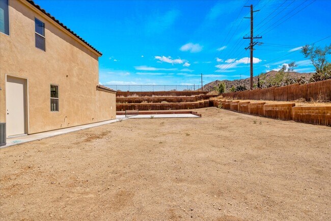 Building Photo - 56923 Ivanhoe Dr