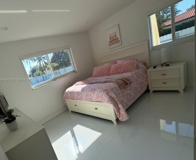 Building Photo - 9230 SW 68th St