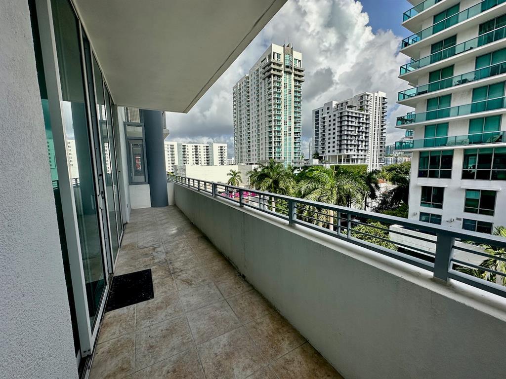 Building Photo - 350 NE 24th St