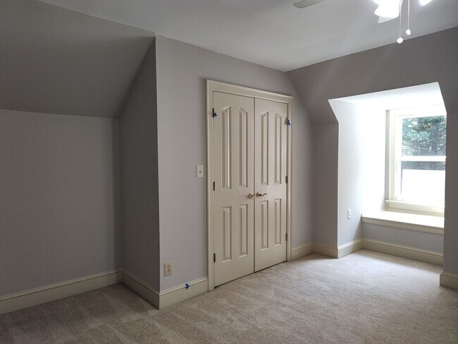 Building Photo - Stunning home located in the Popular Piper Glenn Community!