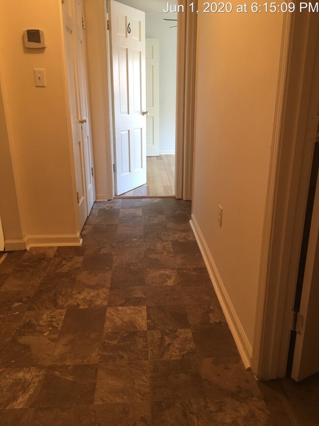 Building Photo - 2025-2026 School Year Available  / 6 BR, 3...