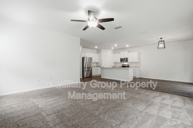 Building Photo - 7814 Meadow Walk Ln
