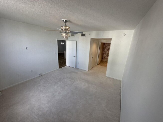 Building Photo - 1551 N Flagler Dr