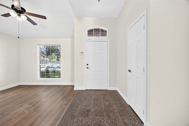 Building Photo - 15307 Flemington Ave
