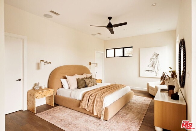 Building Photo - 1023 Superba Ave