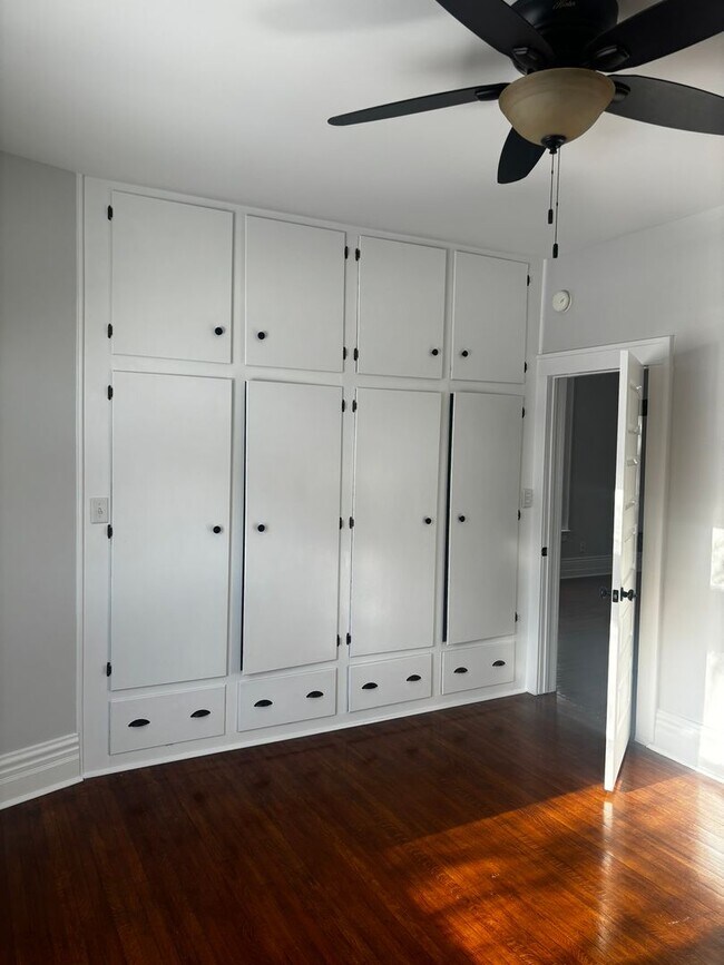 Building Photo - 1007 Lake Ave