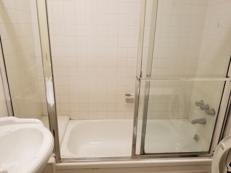 Building Photo - 621 S Shelton St