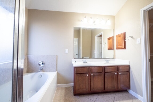 Building Photo - 6342 Applewood Forest Dr