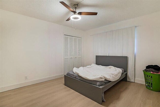 Building Photo - 2850 Forest Hills Blvd