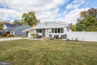 Building Photo - 325 Juniper Dr