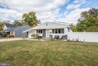 Building Photo - 325 Juniper Dr