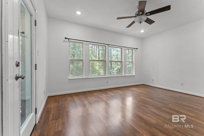 Building Photo - 219 Ridgewood Dr
