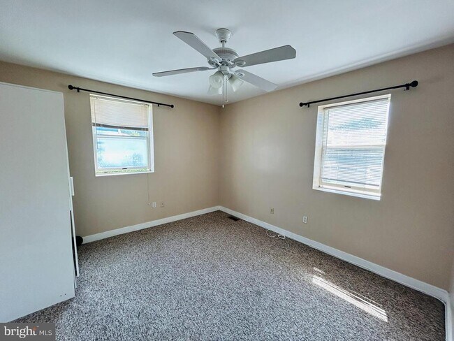 Building Photo - 521 Leverington Ave