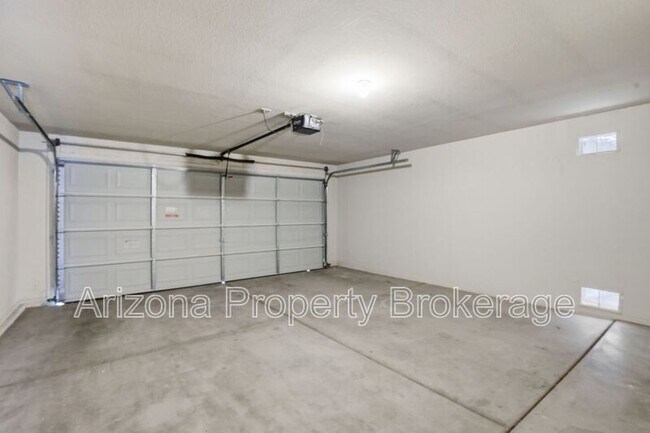 Building Photo - 435 W Corriente Ct