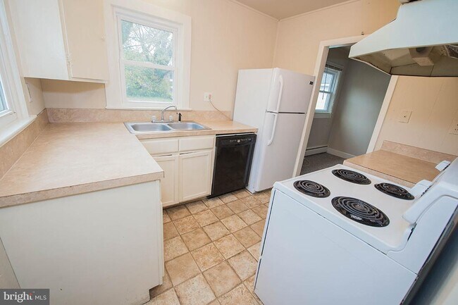 Building Photo - 1226 Pemberton Dr
