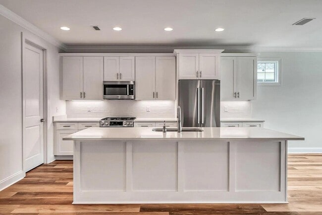 Building Photo - 22 Roundwood Dr