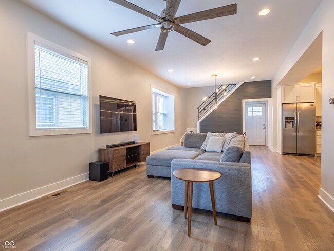 Building Photo - 715 Cottage Ave