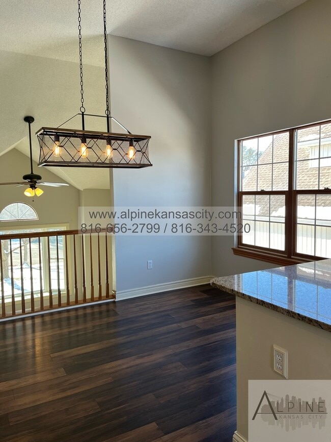 Building Photo - Beautiful California Split in Platte County