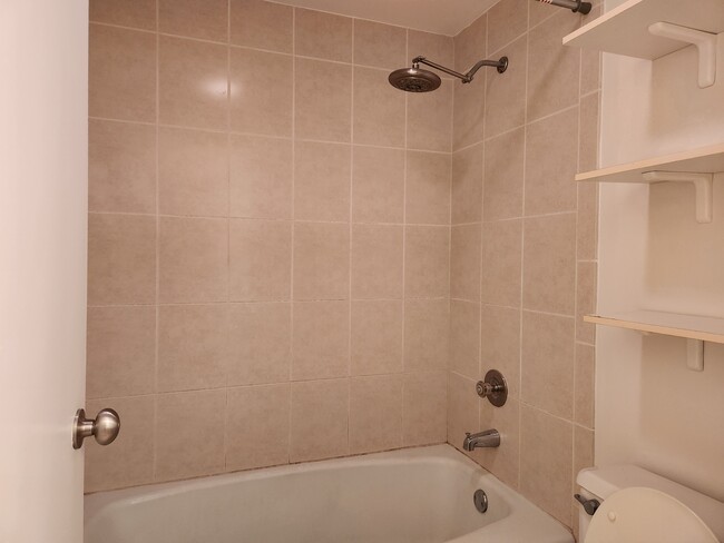 master bath - 1050 Holbrook Rd