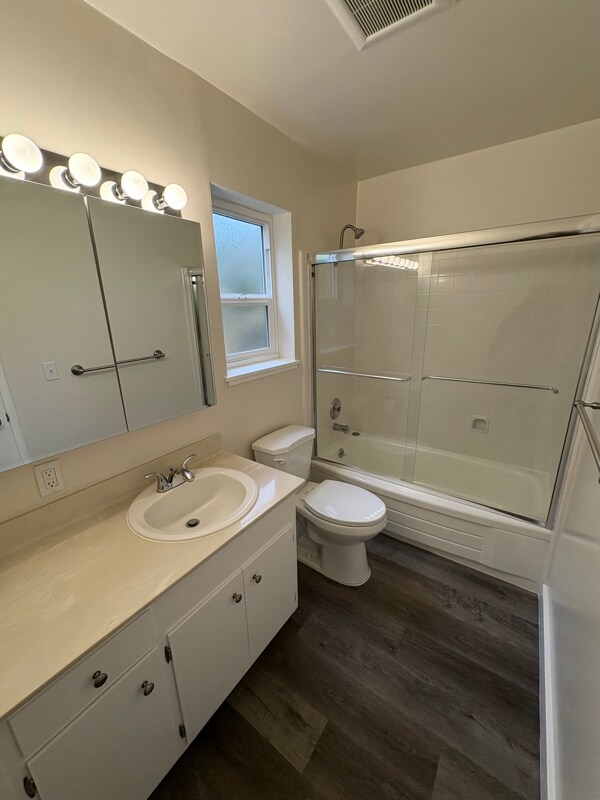 Building Photo - 16 S Knoll Rd