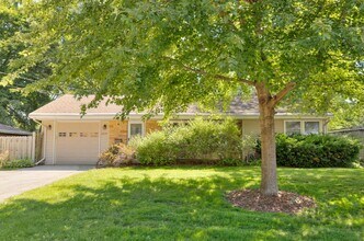 Building Photo - NEWLY UPDATED!! 3 Bedroom, 2 Bathroom Home in Des Moines!