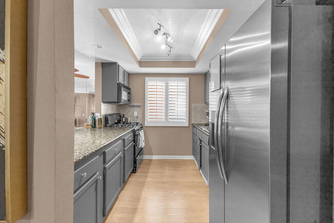 Building Photo - 400 N Sunrise Way