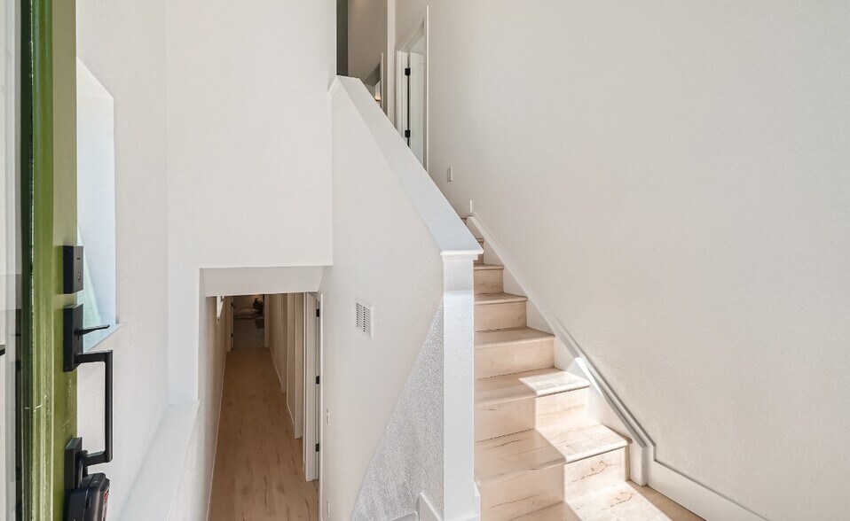 Building Photo - 1111 S Dahlia St