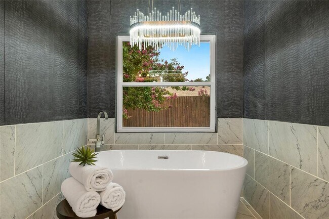Building Photo - 6226 La Cosa Dr