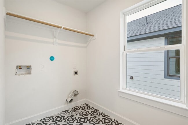 Building Photo - 882 Prosper St