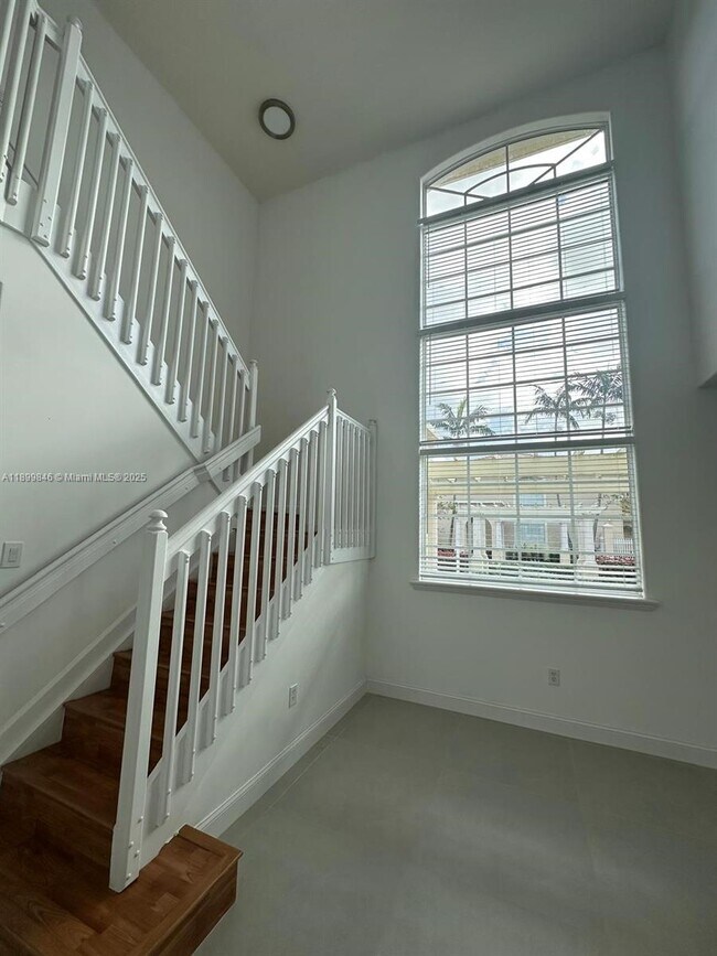 Building Photo - 10101 NW 32nd Terrace