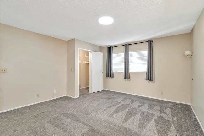 Building Photo - 253 Green Moor Pl