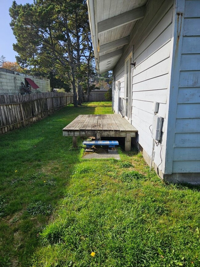 Building Photo - 2bd 1ba W/Fenced Yard