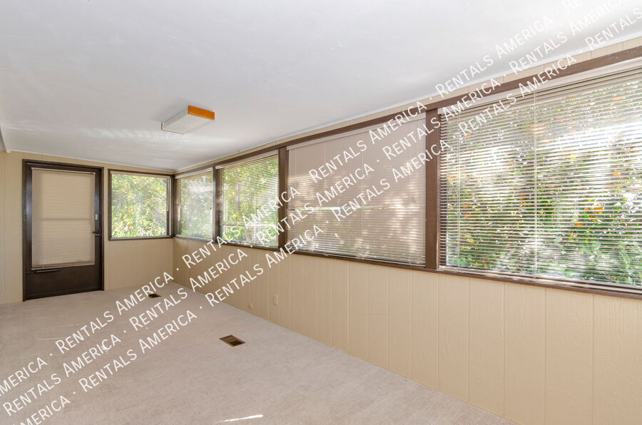 Building Photo - 10684 N Stromboli Ave