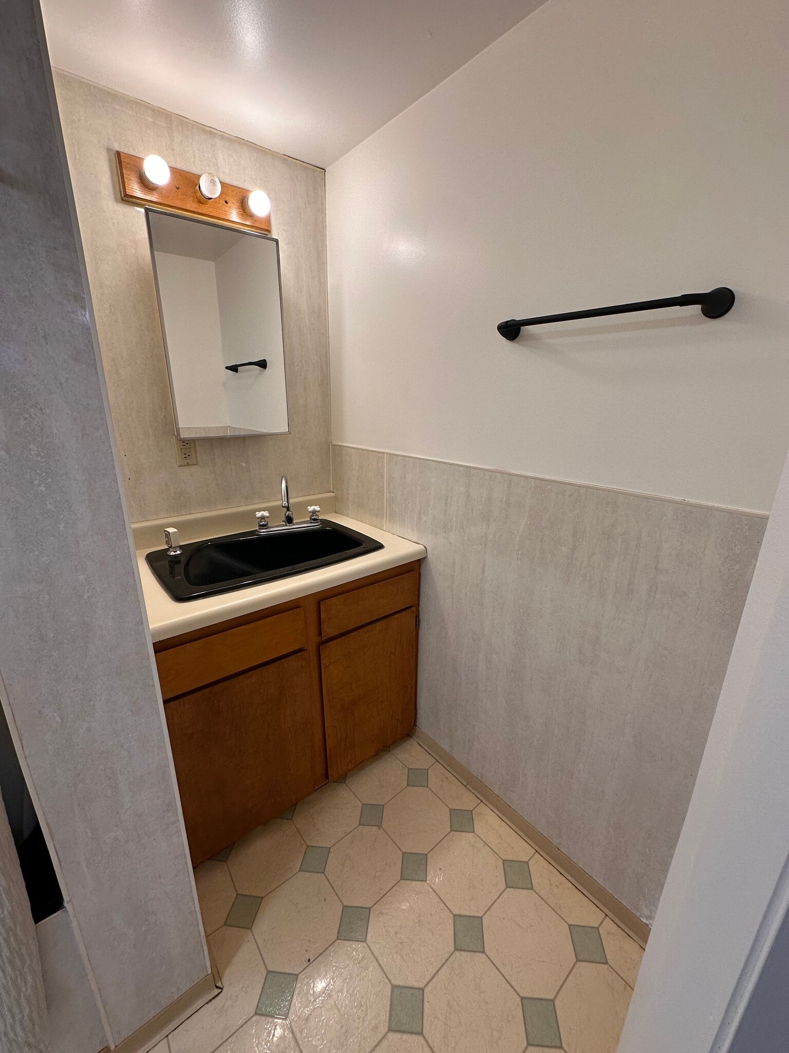 Building Photo - 150 Charles St