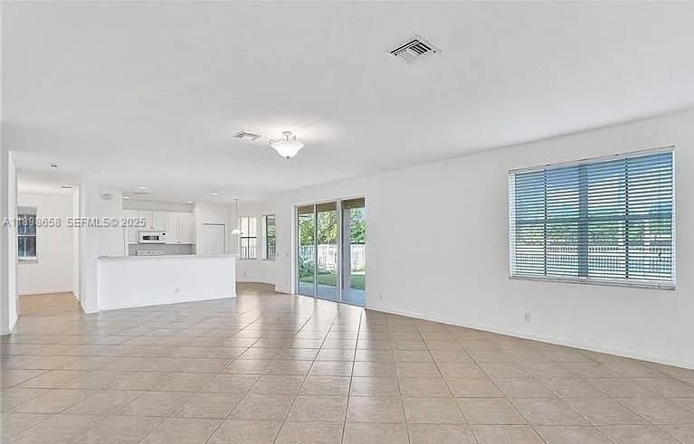 Building Photo - 1042 Sunflower Cir