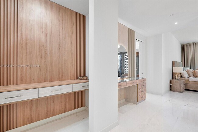 Building Photo - 300 Biscayne Blvd Way