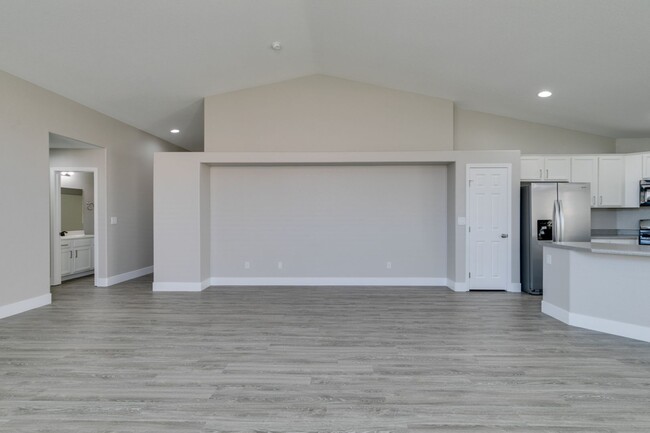 Building Photo - REMODELED 5 BEDROOM HOME IN NORTH LAS VEGAS