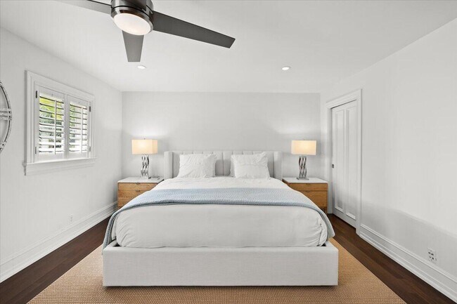 Building Photo - 1313 E Lake Dr