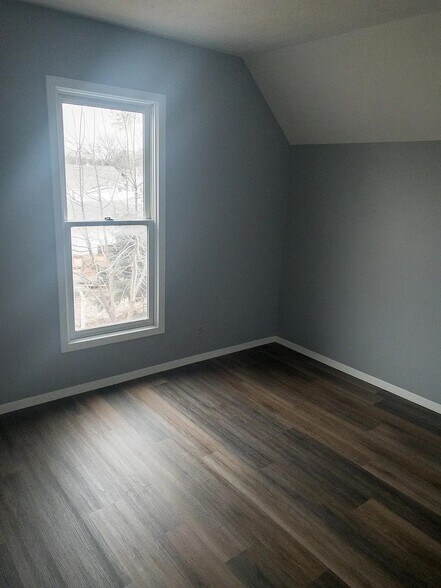 Bedroom - 2202 S Warren St