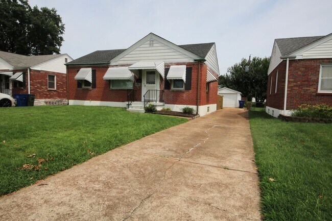 Building Photo - 4317 Sunshine Dr