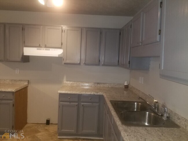 Building Photo - 2110 Country Walk Way SE