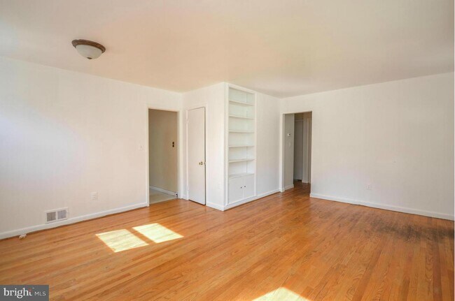 Building Photo - 1111 Gilbert Rd