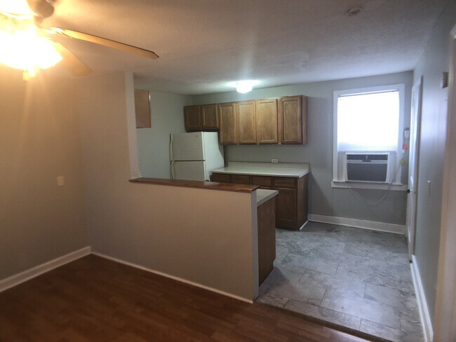 Building Photo - Hanahan Court