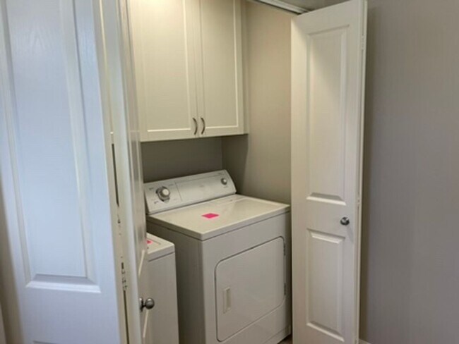 Building Photo - Fabulous Montebello condo, walk/bike to Ap...