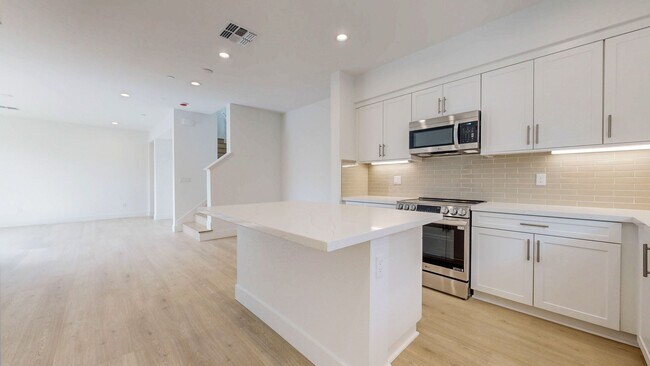 Building Photo - 2782 Sassy St