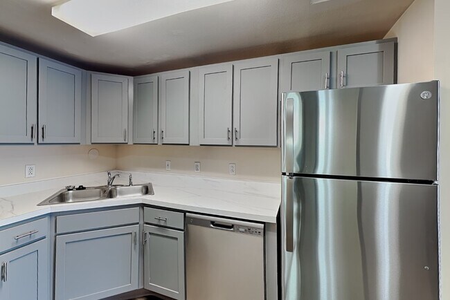 Building Photo - 215 Stanton Ave